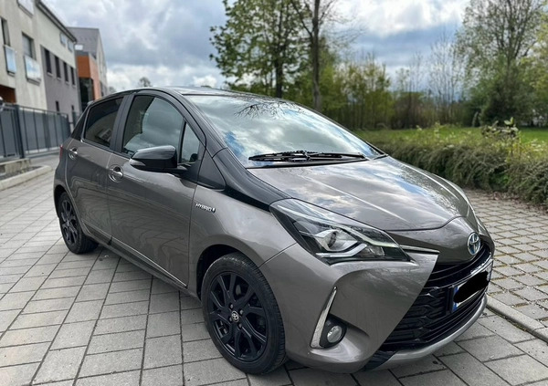 Toyota Yaris cena 55900 przebieg: 185000, rok produkcji 2019 z Biała małe 37